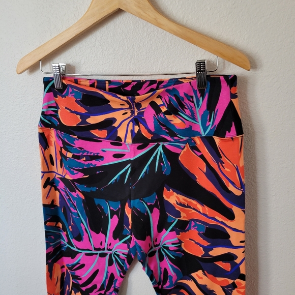 SOFT SURROUNDINGS Leaf Leggings - Picture 4 of 5